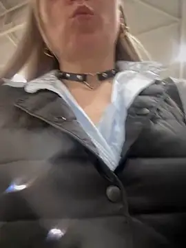 Crazy-Rosa online show from February 22, 2025, 1:35 pm