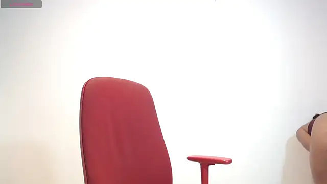 MelissaWaldorf online show from May 4, 2026, 3:02 am
