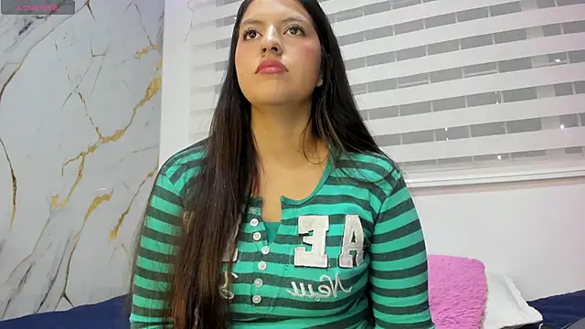 Snapshot of Sophie_Petit chatting on December 5, 2024, 12:22 pm Sophie Petit online show from December 5, 2024, 12:22 pm