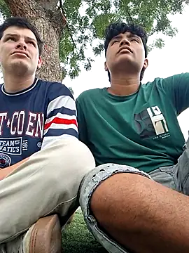 Snapshot of _Ottis_ chatting on February 6, 2026, 4:21 pm Ottis online show from February 6, 2026, 4:21 pm