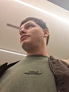 Snapshot of _Ottis_ chatting on February 8, 2026, 4:43 pm Ottis online show from February 8, 2026, 4:43 pm