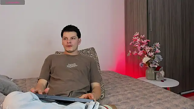 Snapshot of _Ottis_ chatting on February 12, 2026, 11:00 pm Ottis online show from February 12, 2026, 11:00 pm