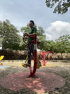 Snapshot of _Ottis_ chatting on February 14, 2026, 3:31 pm Ottis online show from February 14, 2026, 3:31 pm