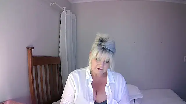 Snapshot of Miahotmilf chatting on January 25, 2025, 7:49 pm Miahotmilf online show from January 25, 2025, 7:49 pm