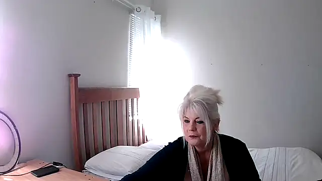 Snapshot of Miahotmilf chatting on February 23, 2025, 1:42 pm Miahotmilf online show from February 23, 2025, 1:42 pm