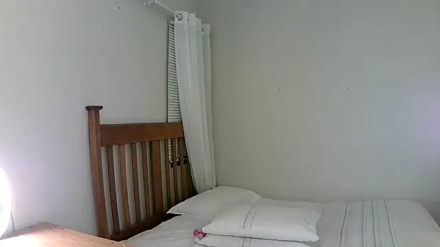 Snapshot of Miahotmilf chatting on March 8, 2025, 5:54 pm Miahotmilf online show from March 8, 2025, 5:54 pm