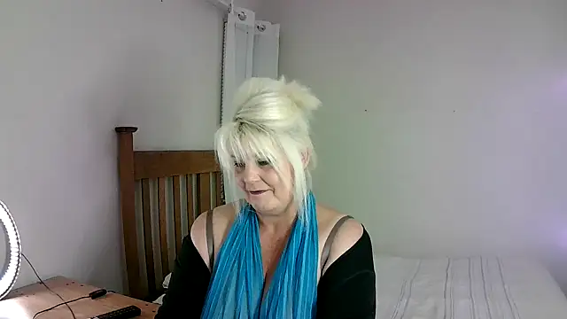 Snapshot of Miahotmilf chatting on March 15, 2025, 6:21 pm Miahotmilf online show from March 15, 2025, 6:21 pm