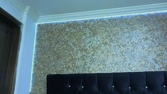 stella xue online show from December 17, 2025, 8:48 pm