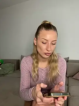 belle98 online show from November 16, 2025, 1:39 pm