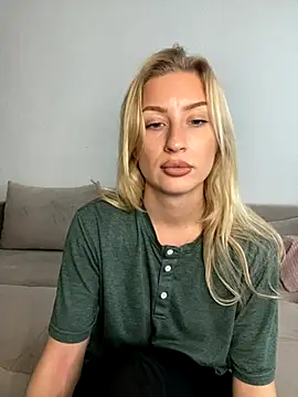 belle98 online show from November 25, 2025, 9:42 am