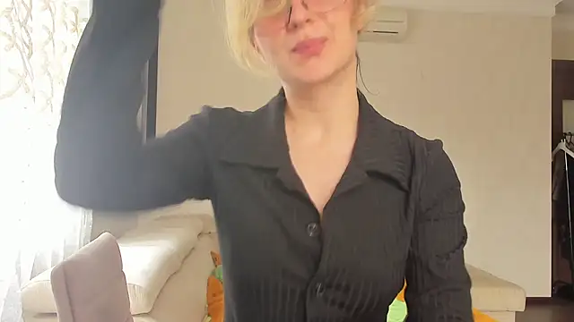 Snapshot of Lilith_lutherlow chatting on May 31, 2026, 9:49 am Lilith lutherlow online show from May 31, 2026, 9:49 am