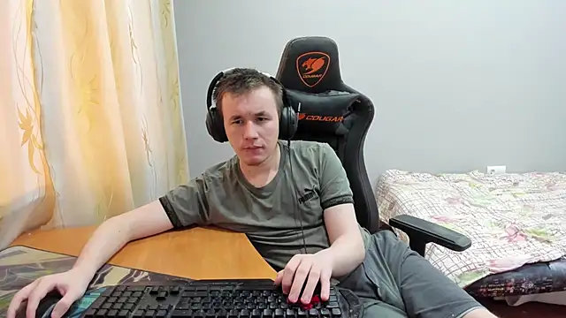 iliaskrislove online show from November 14, 2025, 9:52 am