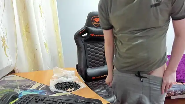 iliaskrislove online show from December 21, 2025, 9:11 pm