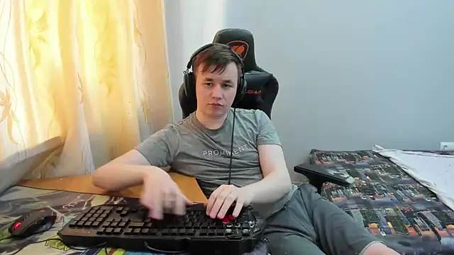 iliaskrislove online show from May 15, 2026, 10:50 pm