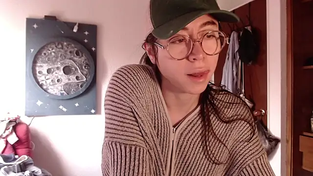 emily pearl  online show from December 21, 2025, 2:13 pm