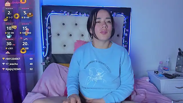 Veeronica Smith online show from March 4, 2025, 8:05 pm