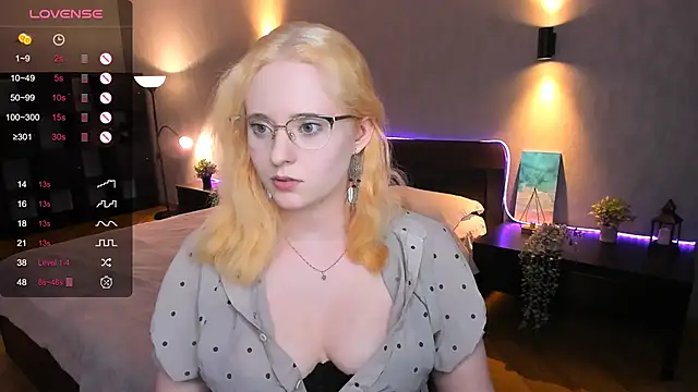 Snapshot of Aemilia_ chatting on January 24, 2025, 12:31 pm Aemilia online show from January 24, 2025, 12:31 pm