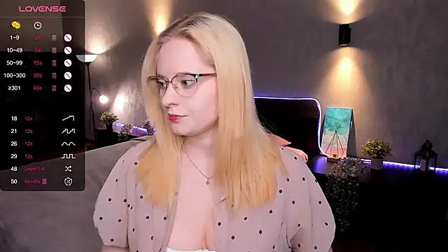 Snapshot of Aemilia_ chatting on March 16, 2025, 8:32 am Aemilia online show from March 16, 2025, 8:32 am