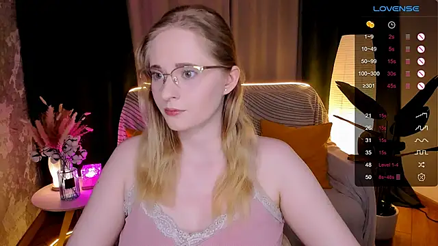 Snapshot of Aemilia_ chatting on February 10, 2026, 9:02 am Aemilia online show from February 10, 2026, 9:02 am