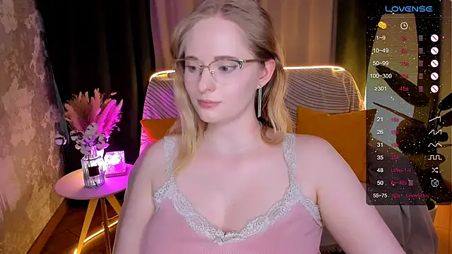 Snapshot of Aemilia_ chatting on February 15, 2026, 7:51 am Aemilia online show from February 15, 2026, 7:51 am