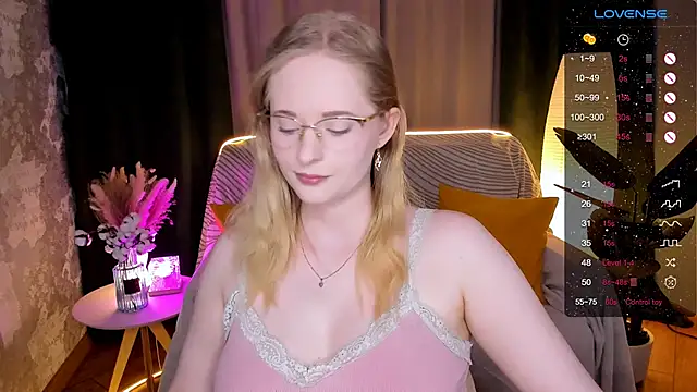 Snapshot of Aemilia_ chatting on February 16, 2026, 8:10 am Aemilia online show from February 16, 2026, 8:10 am