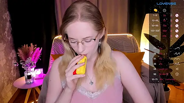 Snapshot of Aemilia_ chatting on February 17, 2026, 2:41 am Aemilia online show from February 17, 2026, 2:41 am