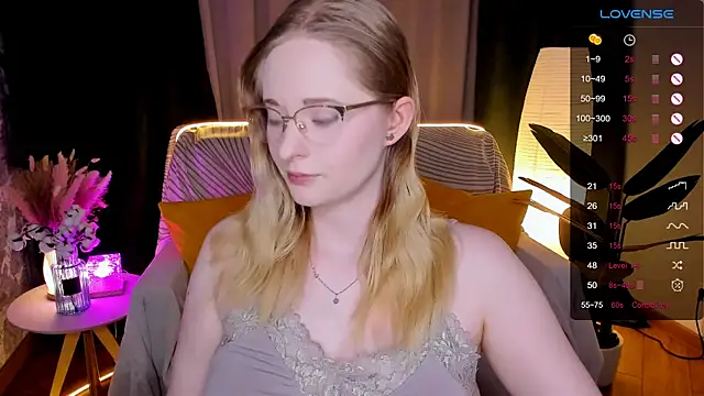 Snapshot of Aemilia_ chatting on February 20, 2026, 8:27 am Aemilia online show from February 20, 2026, 8:27 am