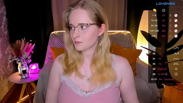 Snapshot of Aemilia_ chatting on February 25, 2026, 8:24 am Aemilia online show from February 25, 2026, 8:24 am