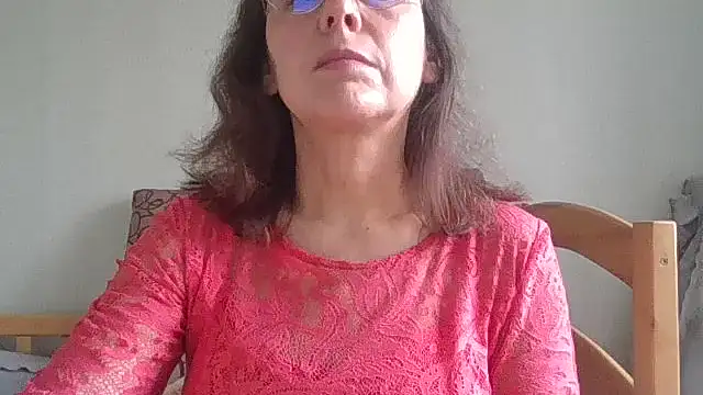 HollyJewel online show from April 8, 2026, 10:37 am