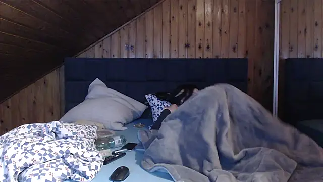 BoeseMoni1998 online show from March 6, 2025, 6:37 pm