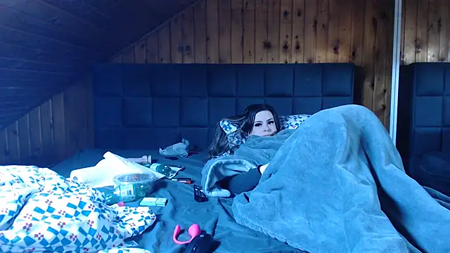 BoeseMoni1998 online show from March 19, 2025, 6:12 pm