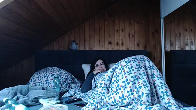 BoeseMoni1998 online show from October 6, 2025, 10:56 am