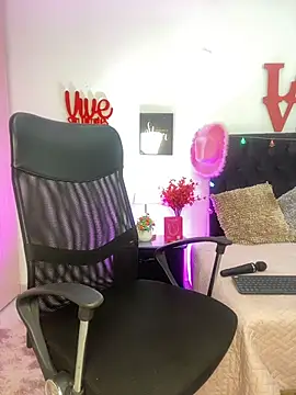 AriannaTorres online show from November 18, 2025, 11:03 am