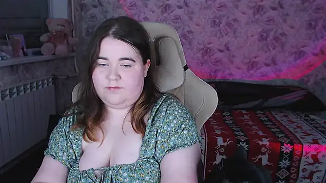 Snapshot of Estelle_Hicks chatting on February 24, 2026, 6:39 pm Estelle Hicks online show from February 24, 2026, 6:39 pm