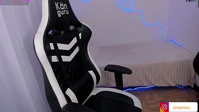 Victoryyy  online show from November 14, 2025, 8:40 pm