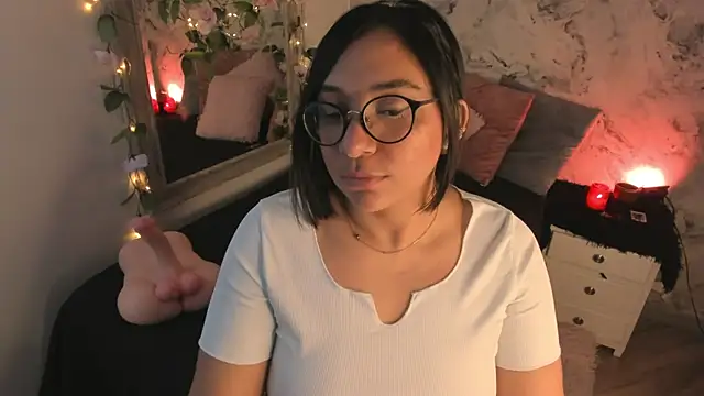 Bella desi  online show from April 12, 2026, 1:16 pm