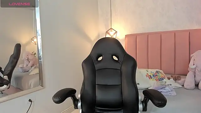 SUNNYCYRUS online show from January 20, 2025, 8:18 pm