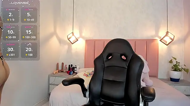 SUNNYCYRUS online show from January 29, 2025, 7:53 pm