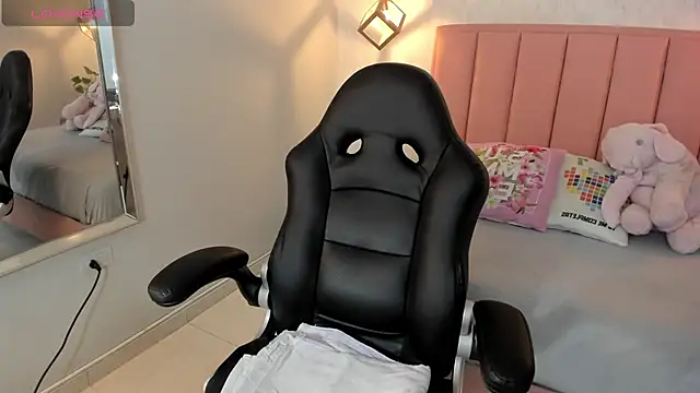 SUNNYCYRUS online show from March 14, 2025, 7:34 pm