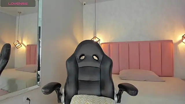 SUNNYCYRUS online show from February 28, 2026, 12:28 pm