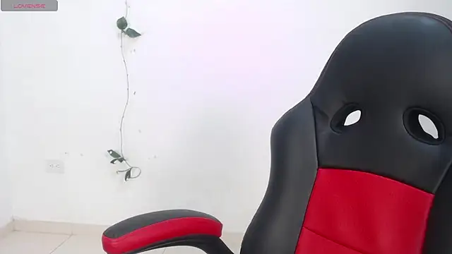 Snapshot of evelin_999_ chatting on January 19, 2025, 11:43 pm evelin 999 online show from January 19, 2025, 11:43 pm