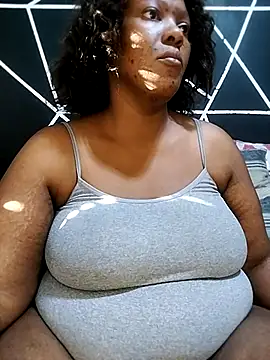 Snapshot of YummyChocolatexx2 chatting on February 11, 2026, 5:45 am YummyChocolatexx2 online show from February 11, 2026, 5:45 am