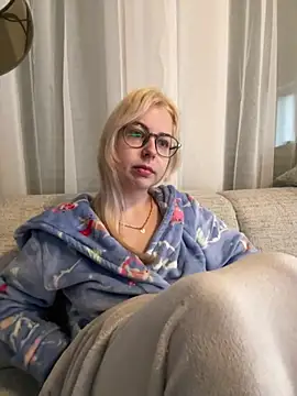 Livewithlucy online show from February 4, 2026, 7:47 am