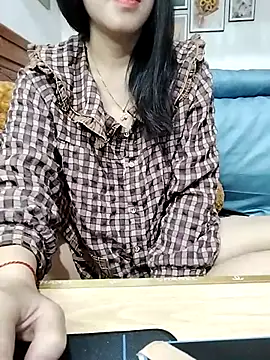 Snapshot of cream1299 chatting on February 16, 2025, 9:27 pm cream1299 online show from February 16, 2025, 9:27 pm
