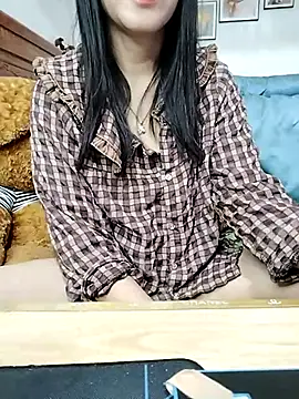 Snapshot of cream1299 chatting on February 17, 2025, 12:32 am cream1299 online show from February 17, 2025, 12:32 am