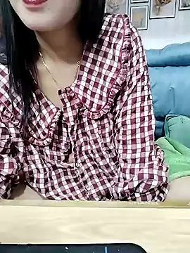 Snapshot of cream1299 chatting on February 19, 2025, 3:28 am cream1299 online show from February 19, 2025, 3:28 am