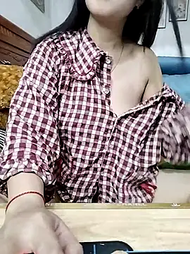 Snapshot of cream1299 chatting on February 23, 2025, 12:41 am cream1299 online show from February 23, 2025, 12:41 am