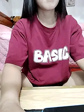 Snapshot of cream1299 chatting on September 18, 2025, 11:45 am cream1299 online show from September 18, 2025, 11:45 am