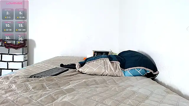 camilavagina24 online show from January 6, 2025, 6:10 pm