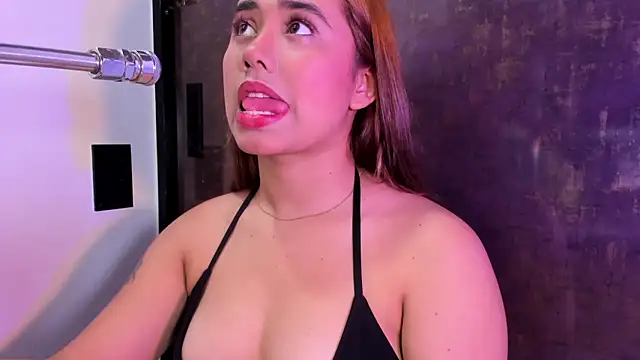 issie cute online show from April 2, 2026, 7:33 pm